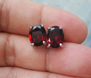 +++ร้านนี้ขายแต่ของแท้ค่ะ+++ ต่างหูเงินแท้ 925 Sterling silver  ฝังพลอยโกเมนจันทบุรี (Natural Red Garnet) 6.40 กะรัต ชุบทองคำขาว อัญมณีประจำเดือนมกราคม