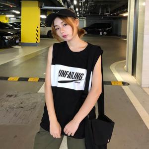 QXshop 💫🖤มาจ้า สายสตรีทห้ามพลาด เสื้อยืดแขนกุด สกรีนตัวอักษรภาษาอังกฤษเท่ๆ มาให้เลือกสองสีด้วยกันเลยนะใครยังไม่มีห้ามพลาดเลยน๊าา🛒