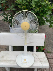 Bán Cây Quạt Lửng Bãi nhật YAMAZEN YMT-J303 đẹp keng chạy rất mát( điện 110v) hàng hiếm cực đẹp zá chỉ 999k