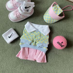 DY ชุดเล่นเทนนิสสำหรับสุนัขพุดเดิ้ลแบบเกาหลีหมวกสัตว์เลี้ยงปรับได้สำหรับเสื้อคอปกลายตารางหมากรุกมอลตา