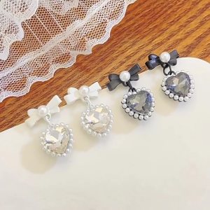 Fashionable Heart Pendant Earrings Elegant White/Whiite Moon Ear Studs Mini Heart Shaped Clip on Earrings for Ladies