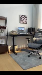 Ergonomic Computer Chair – Breathable Mesh Office & Gaming Chair with Adjustable Backrest and Foot Rest