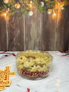 Kue Semprit Selai Stroberi Spesial untuk Lebaran