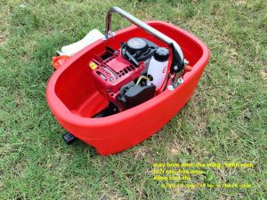 Máy bơm thuyền trên ao hồ tưới rau màu