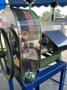 เครื่องคั้นน้ำอ้อยมอเตอร์ VENZ /Pioneer 1/2 HPแรงม้า(0.5แรงม้า) (ทองแดงแท้)เครื่องคั้นยี่ห้อMONTAรุ่น SY-250A สินค้ารับประกัน 1 ปี เครื่องคั้นน้ำอ้อยครบชุดและขาตั้ง