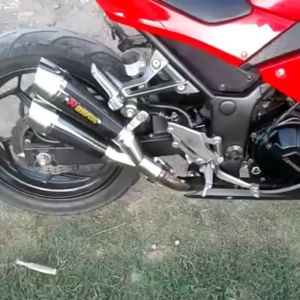 Knalpot Berkualitas Tinggi Akrapovic untuk Motor Sport