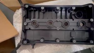 96473698 Engine Valve Cover W Gasket & Cap For Chevrolet Aveo L4 1.6L 2004 2005 Buick Excelle Optra Sonic 96415423 96473698