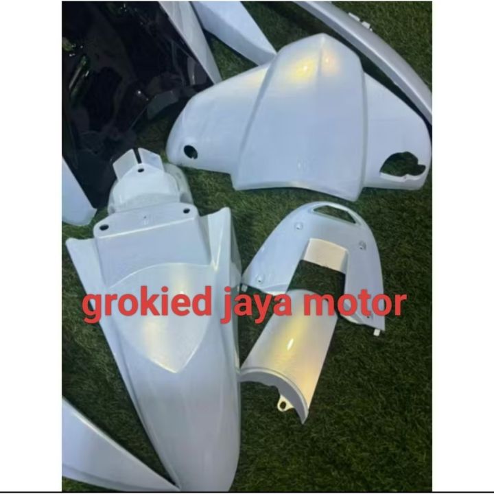 cover%20full%20body%20halus%20Honda%20Vario%20cw%20110%20karbu%20old%20warna%20putih%20lembayung%20gold%20-%20Image%202
