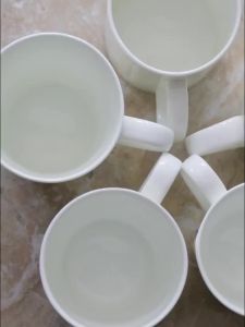 《1017》ถ้วยเซรามิกกระดูกขาวบริสุทธิ์ ถ้วยกาแฟดื่มน้ำสร้างสรรค์ สไตล์เรียบง่าย ใช้ในบ้านและสำนักงาน ถ้วยนม ถ้วยน้ำ