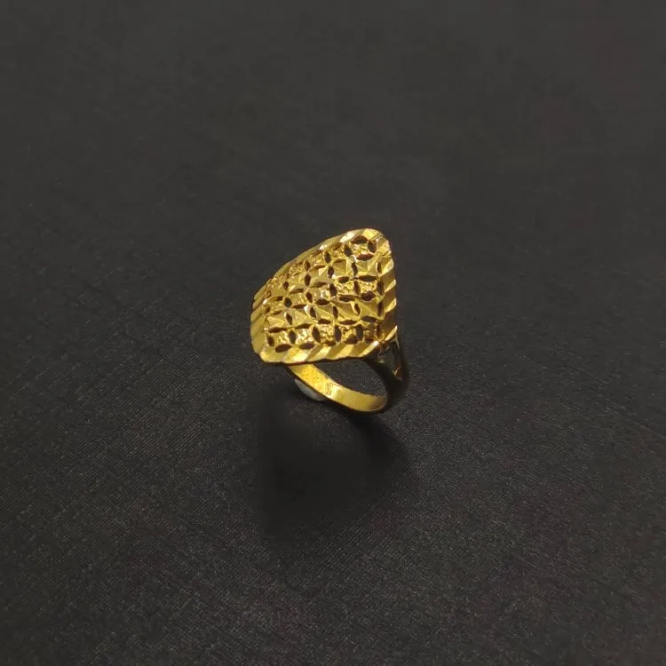 Buy quality 22k Gold Single Stone Plain Ladies And Gents Ring in Ahmedabad
