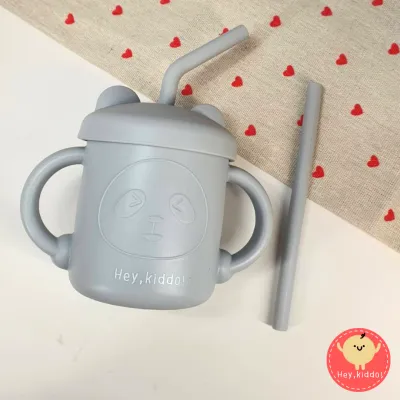 Heykiddo :: ถ้วยซิลิโคนแพนด้าหัดดื่ม พร้อมหลอดซิลิโคน ทรงโค้ง แถมหลอดสำรองเข้าชุด สำหรับ 6เดือนขึ้นไป