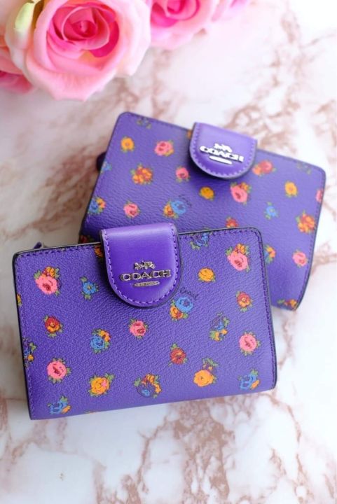 Coach newest Medium Corner Zip Wallet With Mini Vintage Rose Print