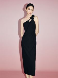 Đầm Lệch Vai Đen Dáng Dài Ôm Body Kết Hoa 3D Cut-out Đi Tiệc Cao Cấp BS0175