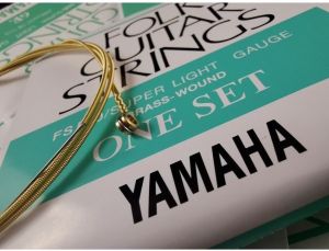 สายกีตาร์โปร่ง YAMAHA ของแท้ [Made in Japan] ของแท้ 1ชุด6เส้น แถมปิ๊ก1ตัว Yamaha FS550 Acoustic Guitar Strings  รุ่นซุปเปอร์ไลท์ พันทองเหลือง  สายกีตาร์ชุด