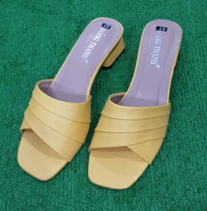 dép quai ngan nữ dép thời trang nữ chất liệu quai da mềm đế có lót lớp tẩy mềm mang êm chân đế cao 4 cm size từ 35-40.