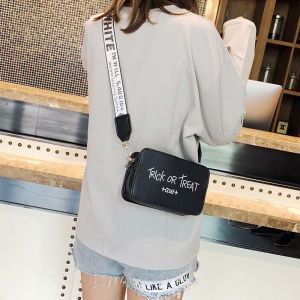 FGJEB กระเป๋ากันน้ําสงกรานต์สะพายข้าง กระเป๋าสะพายไหล่ อินเทรนด์ ง่าย ของขวัญ สีทึบ หนัง PU หญิง จดหมาย กระเป๋าสี่เหลี่ยมเล็ก กระเป๋าใส่โทรศัพท์ กระเป๋าสะพายข้าง กระเป๋าถือสไตล์เกาหลี