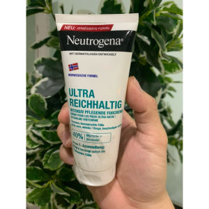 Kem dưỡng da chân giảm nứt gót Neutrogena ULTRA REICHHALTIG 100ML - HÀNG XỊN CHUẨN - giúp phục hồi da chân khô và gót chân ngay từ ngày đầu sử dụng đồng thời giúp dưỡng ẩm các khu vực thô ráp và chai sạn khác.