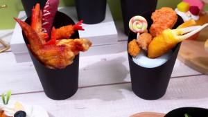 Rtteri 150 Pcs Charcuterie Cups 16 oz French Fry Cups Black Popcorn Kraft Paper for Halloween Party Serving Treats Dessert Snack Food