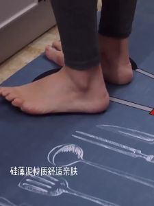 Diatom mud cartoon floor mat kitchen floor mat water absorbing and oil resistant foot mat easy to wipe and maintain non slip carpet