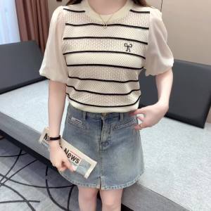 Ammin 2024 Áo thun Dệt kim chắp vá sọc cắt bỏ cá tính thời trang cổ tròn đơn giản mùa hè Áo Blouse thanh lịch thường ngày đính cườm tinh tế của phụ nữ thêu tay ngắn nơ