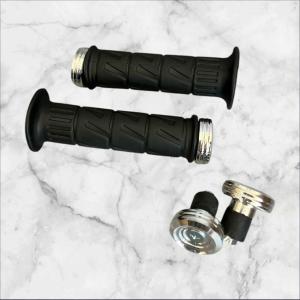 HANDGRIP KAZE HITAM MODEL STANDAR KAWASAKI HANFAT HAND GRIP HITAM GRIP KAZE ORIGINAL + JALU STANG CHROME MODEL SPIRAL JALU STANG GEPENG UKIR FLAT BANDUL STIR SEPASANG UNIVERSAL MOTOR PCX NMAX XMAX Jupiter Maxi Lexi Aerox Xride Fino Soul Freego R25 KLX Crf