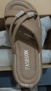 [Free Shipping] WomenS Summer Outdoor Slippers 2026 Soft-Soled Non-Slip With Rhinestone Embellishments Thick-Soled Beach-Style Platform Sandals Versatile For Any Outfit