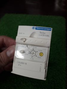 Bộ điều chỉnh LUCB32BL Schneider TeSys Ultra 3P 8A - 32A 690VAC bảo vệ & chẩn đoán cấp 10 cuộn dây 24VDC
