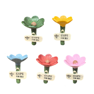 Decorative Backyard Water Holder For Animals Leaf Style Resin Dispenser for Outdoor Space And Patios