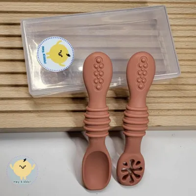Heykiddo : Pre-Spoon ชุดช้อนซิลิโคนสำหรับเรียนรู้ 3m+ สำหรับวัยหยิบจับ บดป้อน พร้อมกล่องเก็บ มีกล่อง