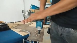 8.0Ah Cordless Impact Wrench 4000NM 1/2inch LED Light Heavy Duty Open Car Tires Malaysia Plug Fast Charger