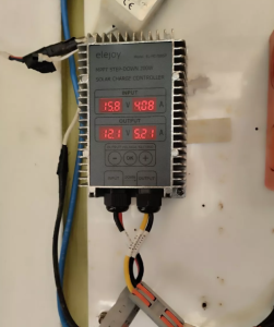 200W/400W/600W MPPT Solar Charge Controller | Real-Time Tracking | Adjustable Output 10~85V | LED Display | Waterproof Dustproof  MPPT step-down/up solar charge controller