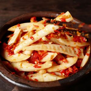 พริกไทยดองสำเร็จรูปหน่อไม้ไผ่เปรี้ยวและเผ็ดหน่อไม้ไผ่หน่อไม้ไผ่ผักดองกรอบหน่อไม้ไผ่กรอบ