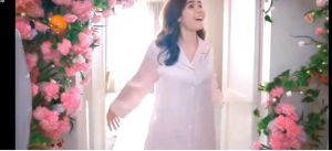 ดาวน์นี่ น้ำยาปรับผ้านุ่ม กลิ่นหอมละมุนจากฟองสบู่และดอกไม้ 470 มล. แพ็ค 2+1