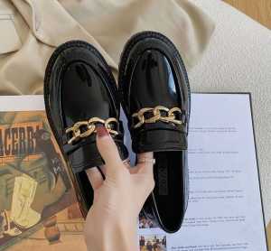 Tasbandung / Sepatu Wanita Bahan Kulit Sintetis / Sepatu Docmart Loafer Wanita Import Fashion Korea / Sepatu Wanita Kulit Hitam Kasual / Sepatu Flat Boot Loafer Korean / Sepatu Wanita Terbaru 2022 Kekinian Viral / Docmart Glossy Rantai / Bisa Cod