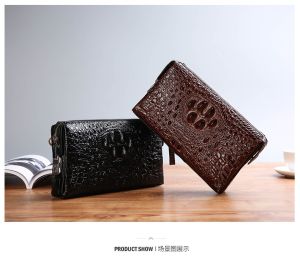 Ví bóp cầm tay da vân cá sấu khóa số 2 ngăn có dây đeo cổ tay (Nâu - Đen)