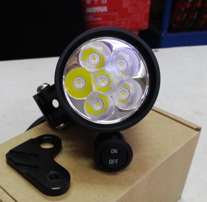 %C4%90%C3%A8n%20Led%20pha%20tr%E1%BB%A3%20s%C3%A1ng%20L6x%20-%20Chip%20Cree%20XPL%20V6%20c%E1%BB%A7a%20USA%20-%20Tr%E1%BA%AFng%206000k%20%20+%20T%E1%BA%B7ng%20Pat%20ch%C3%A2n%20k%C3%ADnh%20+%20C%C3%B4ng%20t%E1%BA%AFc%20ON%20OFF%20tr%C3%B2n%20-%20Image%209