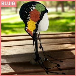 BUJIG หมวกถักโครเชต์โบฮีเมียนทำด้วยมือสำหรับผู้หญิงสไตล์ชาติพันธุ์หมวกพู่ห้อยดอกไม้กลวงเครื่องประดับศีรษะอเนกประสงค์แฟชั่น
