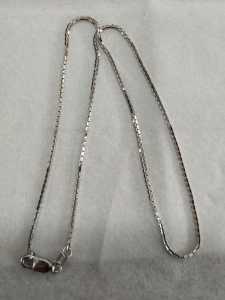 Kalung Desain Italia & Anak Santa: Memahami Kalung Perak 925 & Emas Putih