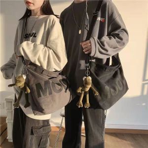 Deere Jack กระเป๋าสะพายหลังผู้หญิงใหม่ กระเป๋าสะพายพิมพ์ตัวอักษรความจุมาก กระเป๋าผ้าแคนวาสสะพายไหล่แบบลำลอง ราคาที่สุด