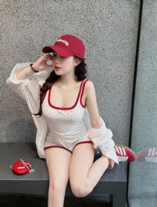 จั๊มสูทครบเซต รวมเสื้อคลุม คัดติ้งดีมากก เป้าต่ำนะคะไม่รัดงานมีซับใน ผ้าร่องยืดลายจุด ซิปหลังสวมง่าย แต่กุ๊นสีแดงตัดสีชุดน่ารักมาก