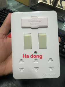 Bảng điện giả âm taplo giả âm thương hiệu OMINSU chịu tải 2500W có màng bảo vệ chống giật và nút nhấn dạ quang