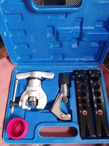 FLARING TOOL SET ECCENTRIC CT TUBING APPLICATION