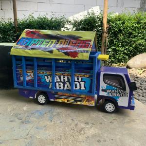 Miniatur truk  oleng kayu panjang 55 cm lampu dan terpal