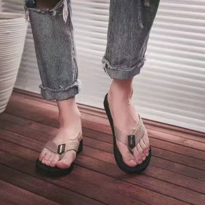 Aqrau 🔥สุดคุ้ม🔥รองเท้าแตะผู้ชาย สไตล์เกาหลี แฟชั่นชายหาด ใส่เที่ยวกลางแจ้ง รองเท้าแตะกันลื่น รองเท้าแตะผู้ชาย