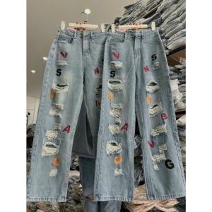 Quần jeans nữ ống rộng màu màu vintage RÁCH TUA RUA THÊU CHỮ SẮC NET L497834