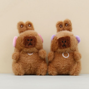 HOT ดึงเชือก จี้ตุ๊กตากะปิบารา หูกระต่ายที่สามารถขยับได้ ตลก ตุ๊กตาคาปิบารา น่ารัก น้ำตาล ของเล่นพวงกุญแจตุ๊กตาการ์ตูน ตกแต่งกระเป๋าเป้