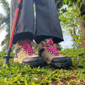 Sepatu Gunung Hiking Boot Wanita Snta 615 Beige Trekking/Hiking/Outdoor sepatu wanita pendaki Waterproof