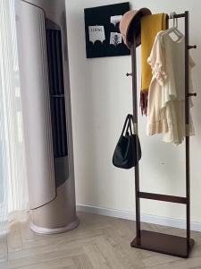 Clothes Hanger Hanging Rack For Clothe Cloth Rack Wardrobe Hat Rack Floor Vertical Storage Rack Bamboo Clothes Rack 晾衣架