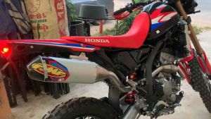 ท่อสูตร ท่อแต่ง CRF250L crf250m crf250rally FMF4.1(สำเนา)งานแสตนเลสกระบอกท่ออลูมิเนียมสีดำปลายจุกเคฟลาร์ แถมตะแกรงดักเสียง