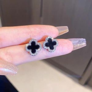 Anting-anting 镶钻四叶花耳环耳钉 Clover Zircon Stud Earrings 女小巧简约冷淡风轻奢小众设计高级 Elegant Minimalist Earrings